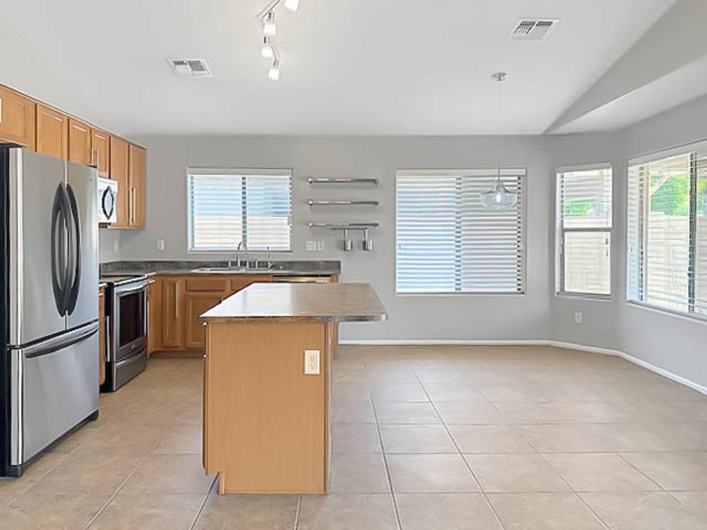 1953 S 174th Ln, Goodyear, AZ 85338 photo 4