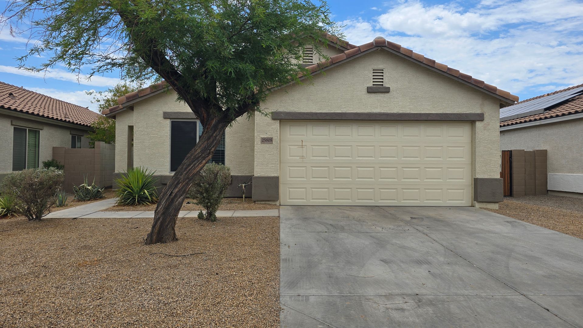 Buckeye House: 25805 W Dunlap Rd
