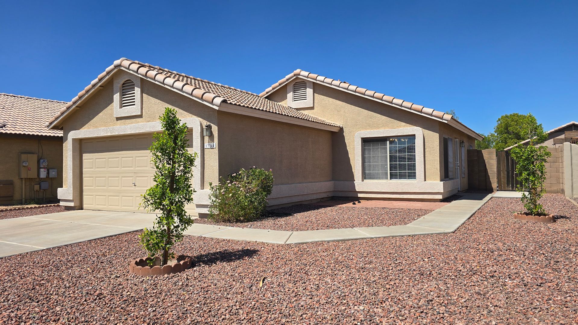 Surprise House: 13344 W Desert Lane