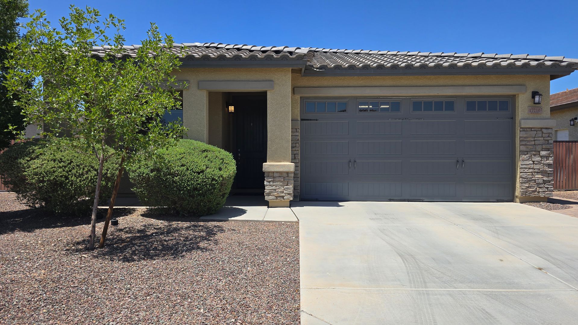 Waddell House: 17210 W Diana Ave