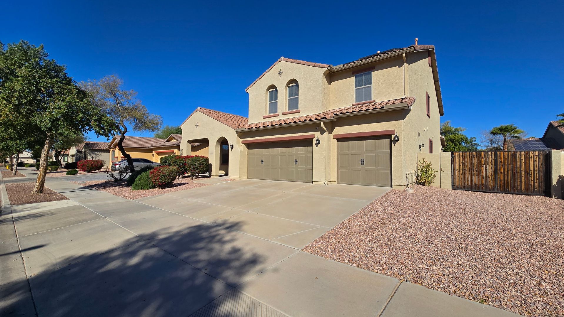 Surprise House: 14226 W Wethersfield Rd