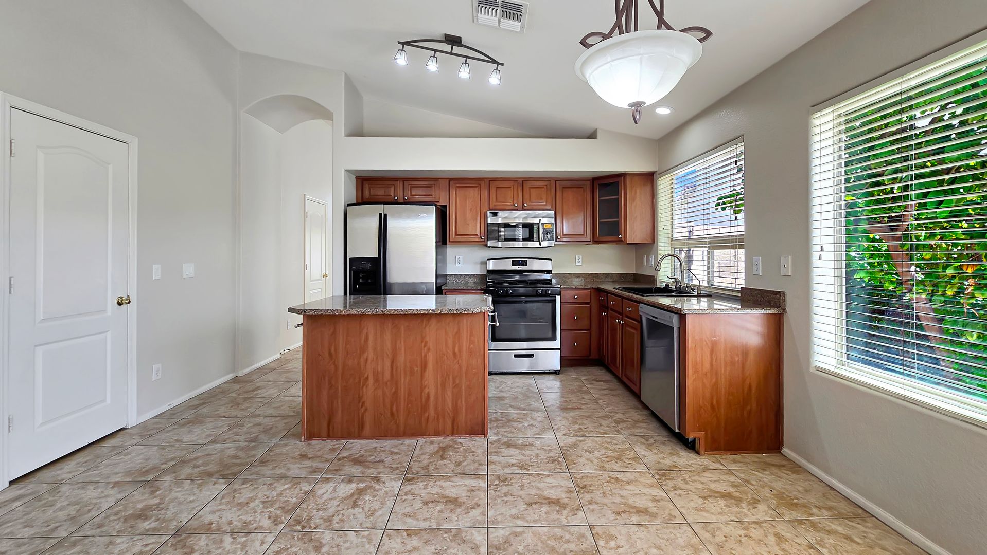 15857 W Moreland St, Goodyear, AZ 85338 photo 7