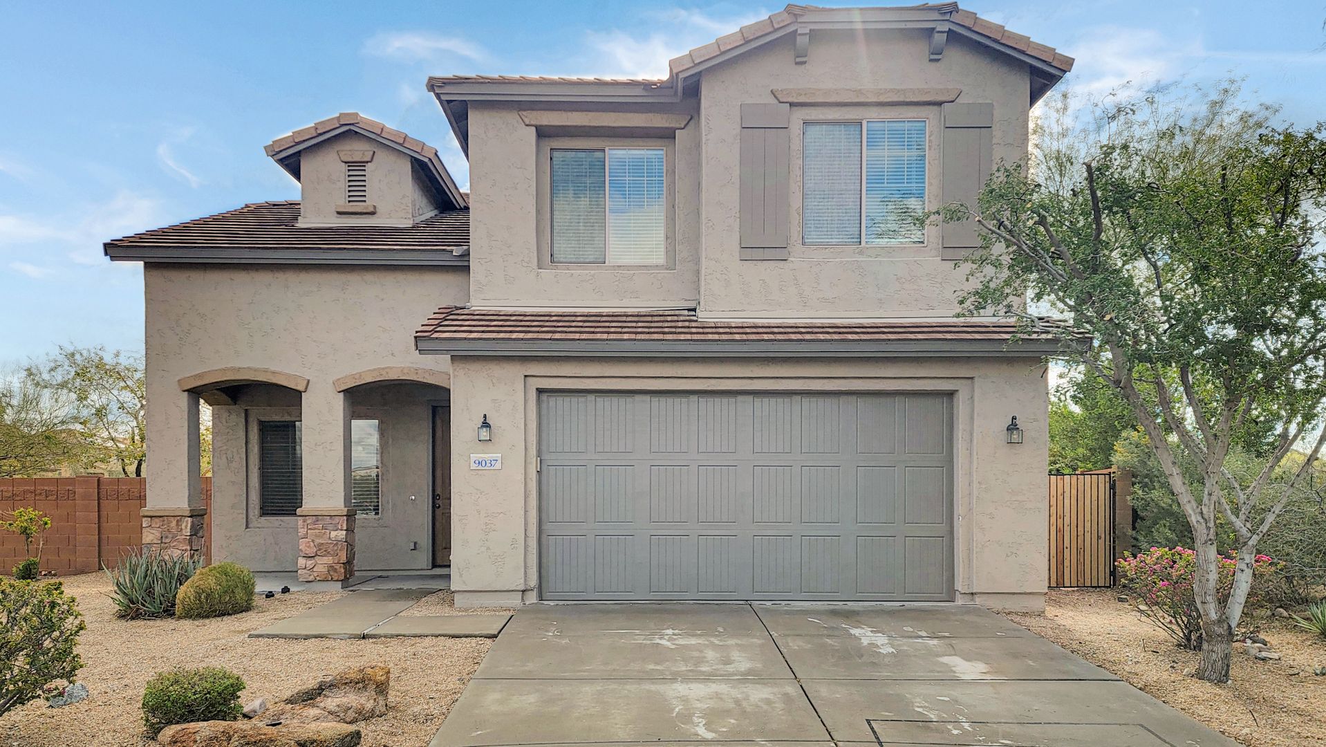Peoria House: 9037 W Plum Rd