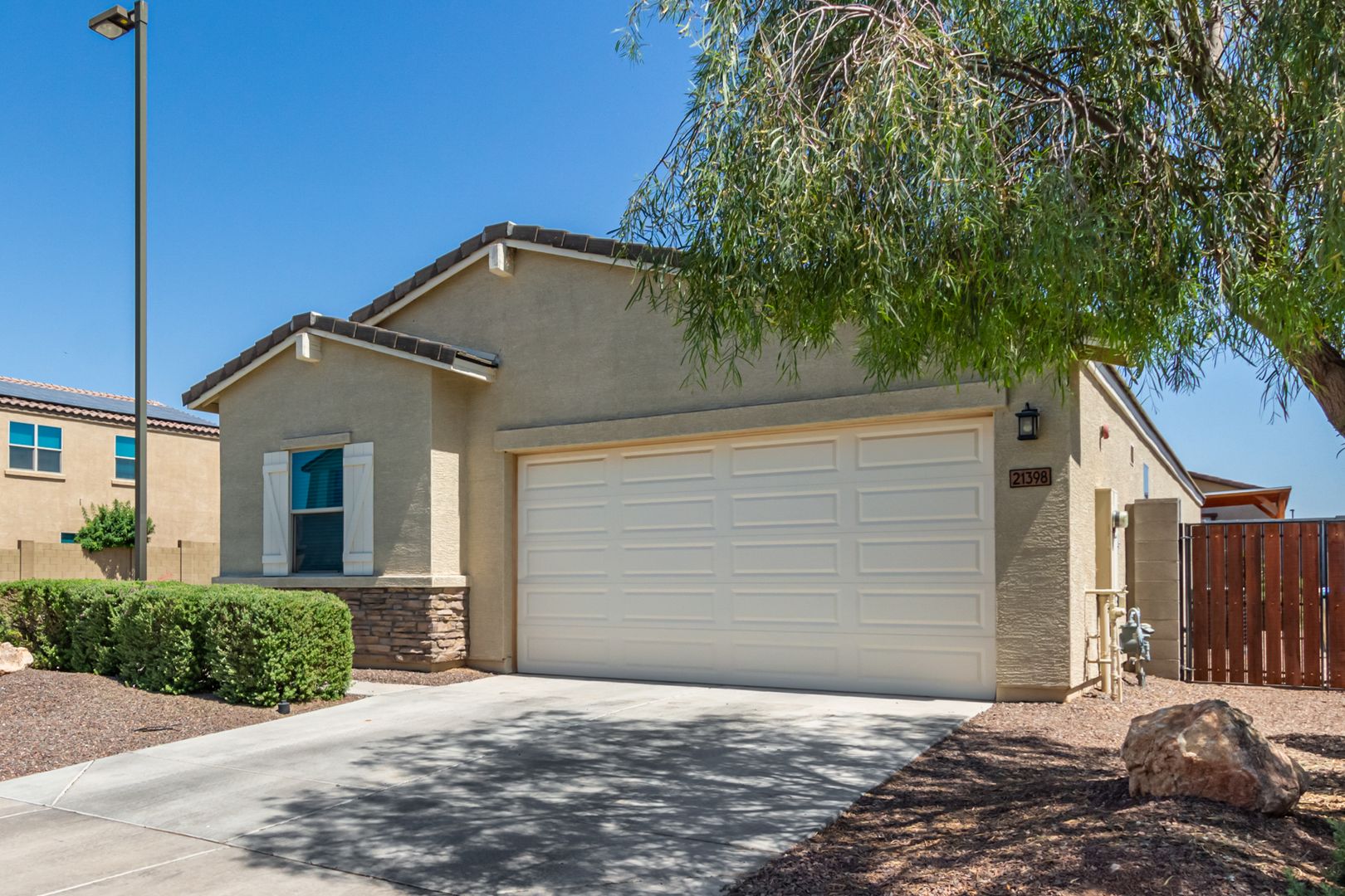 Buckeye House: 21398 W Holly St