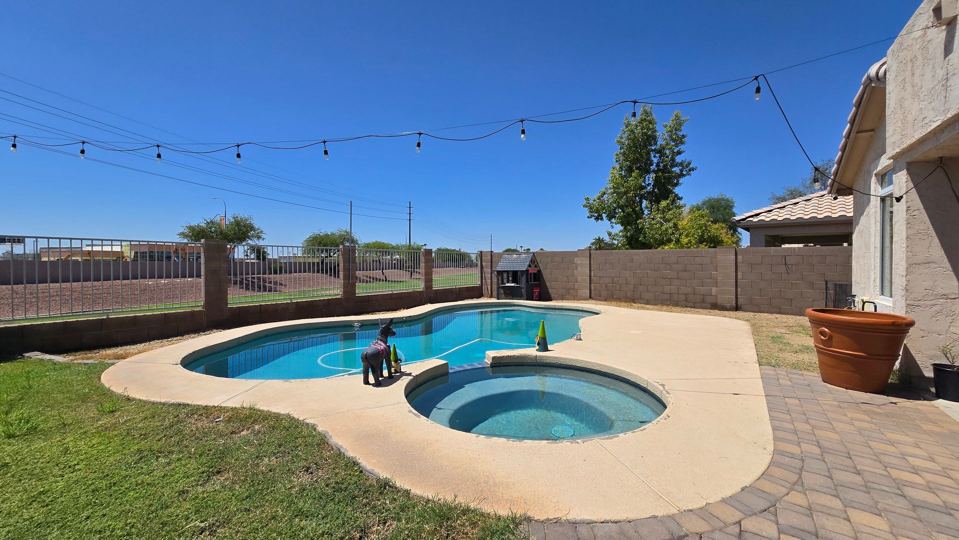 Avondale House: 11001 W Almeria Rd