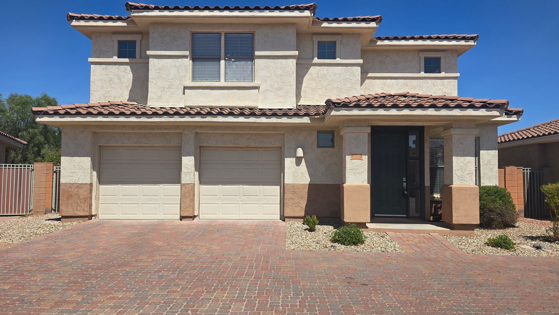 Goodyear House: 2237 N 135th Dr