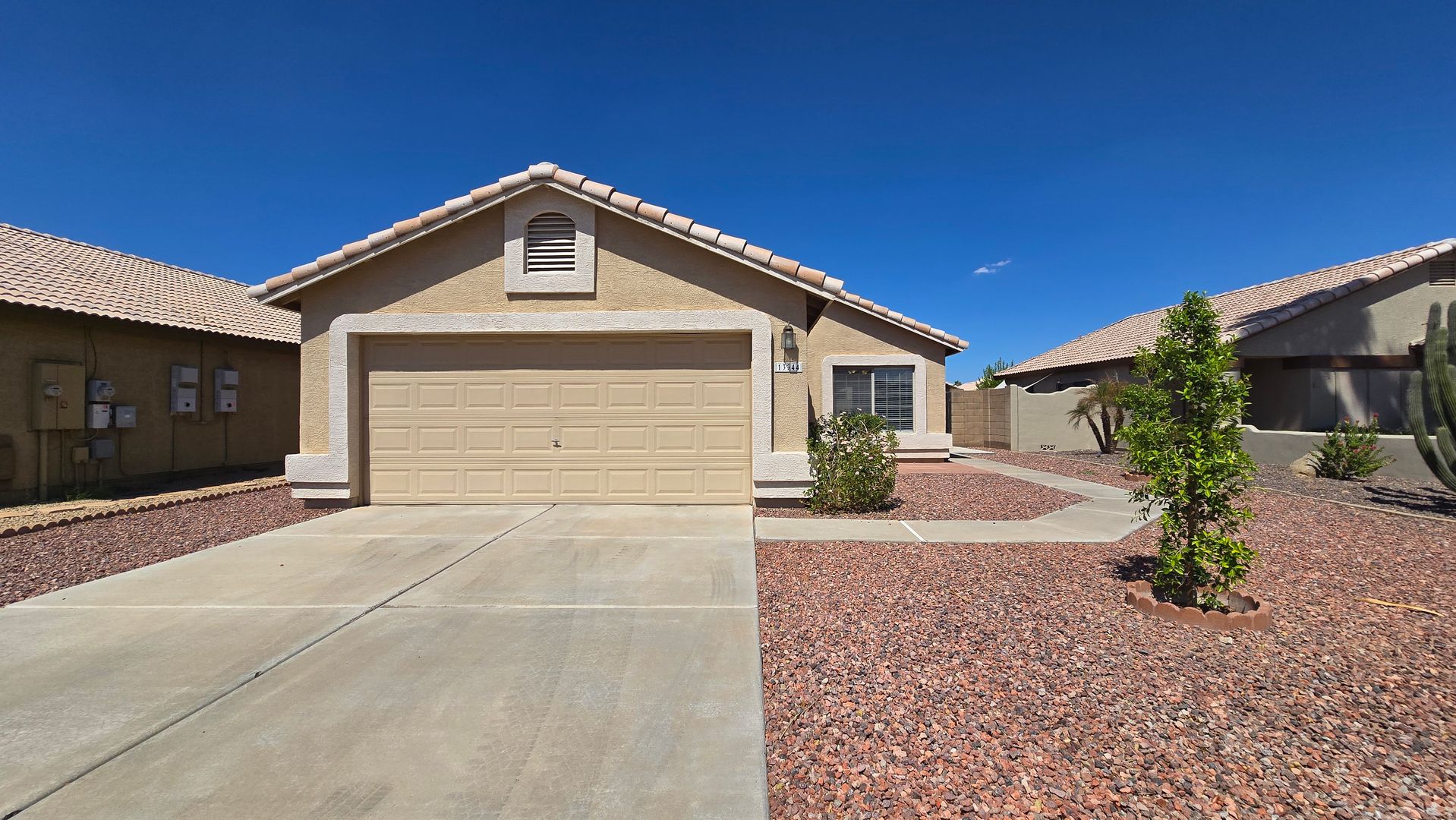 13344 W Desert Lane, Surprise, AZ 85374 photo 2