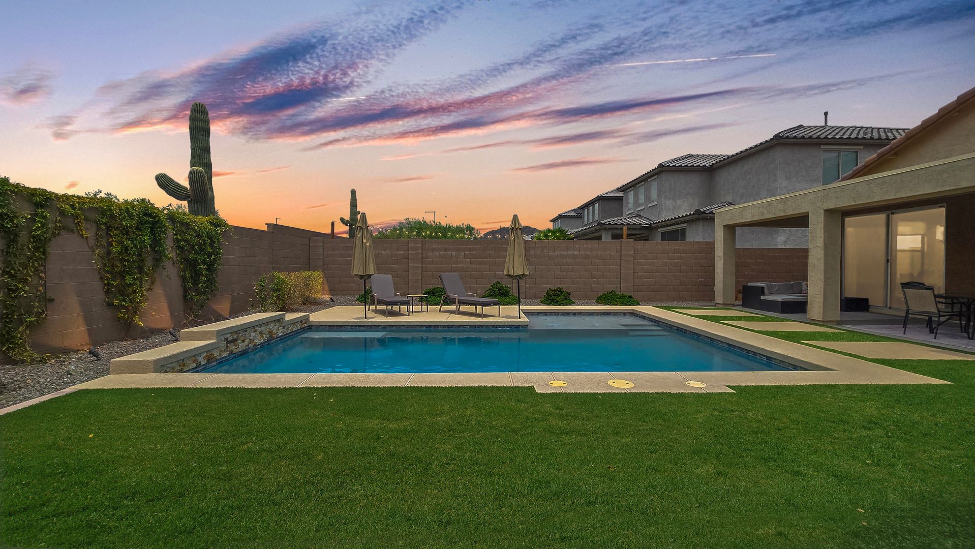 Peoria House: 26770 N 71st Dr