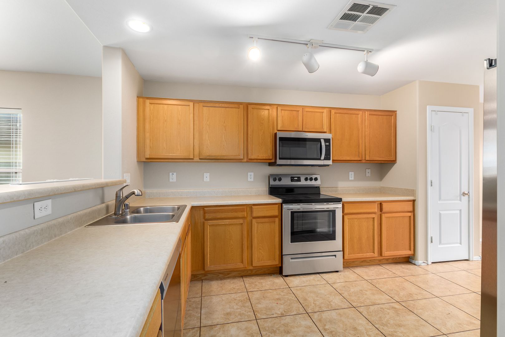 946 S 166th Ave, Goodyear, AZ 85338 photo 4
