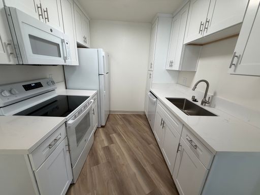 2br/2ba Remodeled Unit with Two Balconies! – photo 1