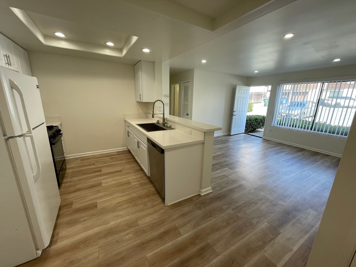 SAN DIEGO Apartment: 1948-52 EMERALD STREET