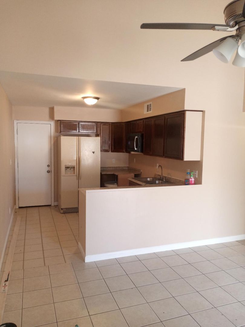 Phoenix Apartment: 945 E. Roma Ave