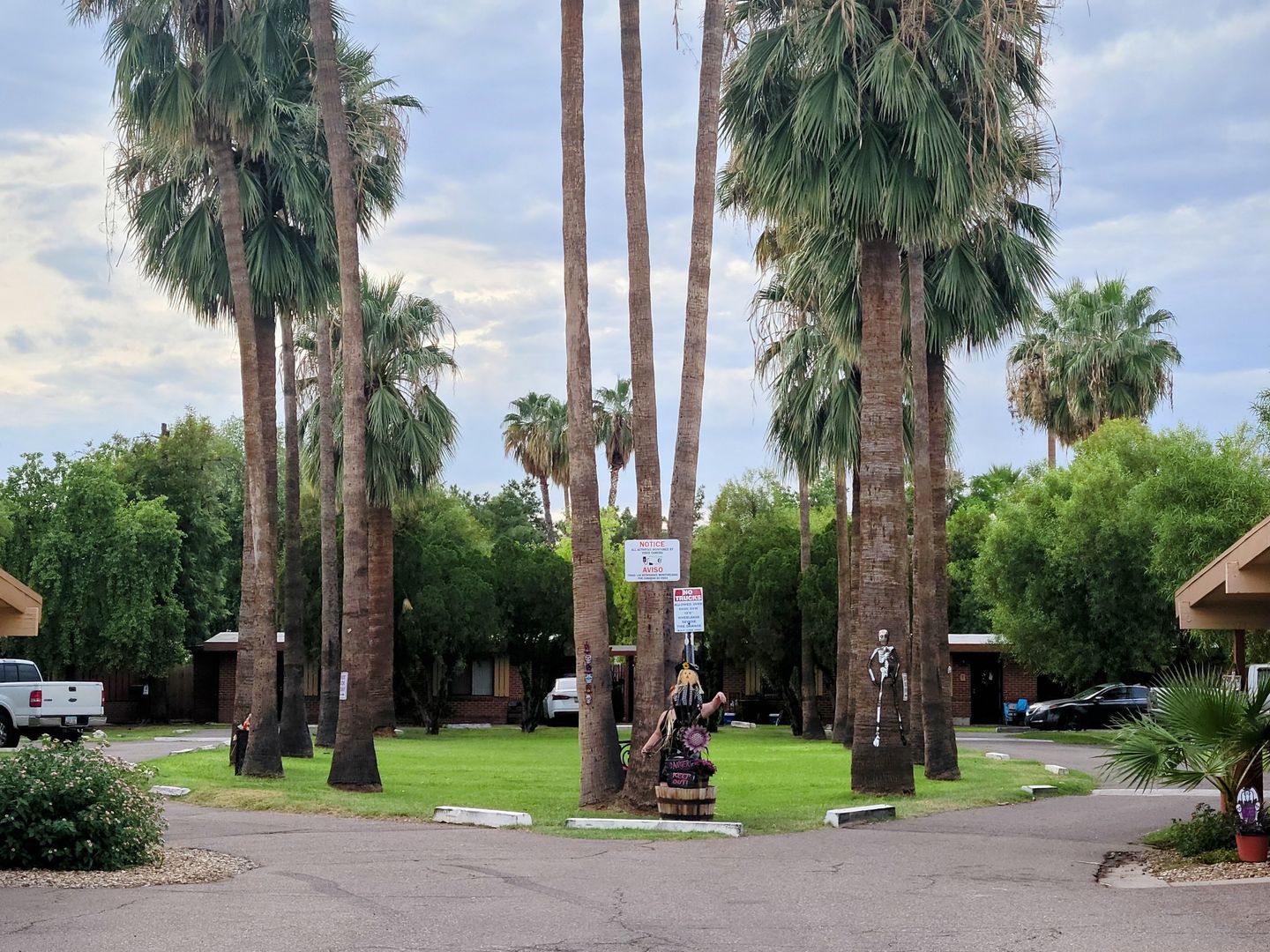 Phoenix Apartment: 7732 N. 27th Ave