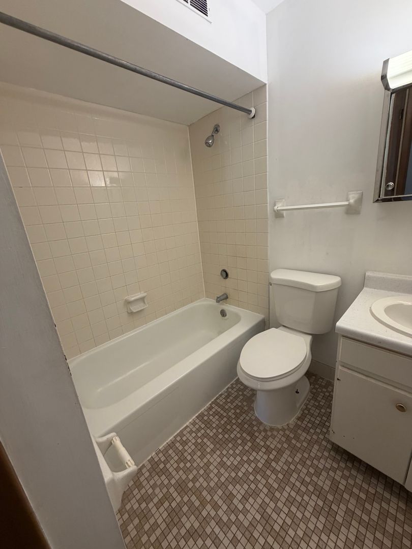 Rochester Apartment: 417-423 27th ST NE