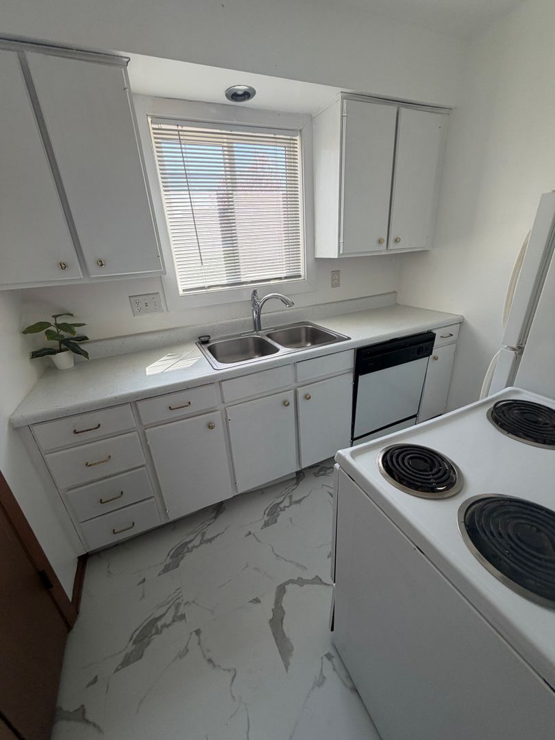 Rochester Apartment: 417-423 27th ST NE