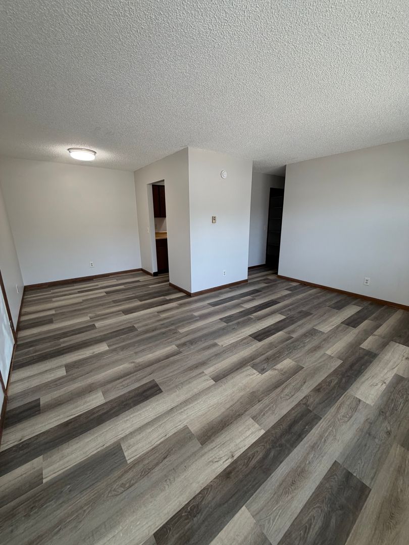 Rochester Apartment: 1463 - 1537 6th Ave SE