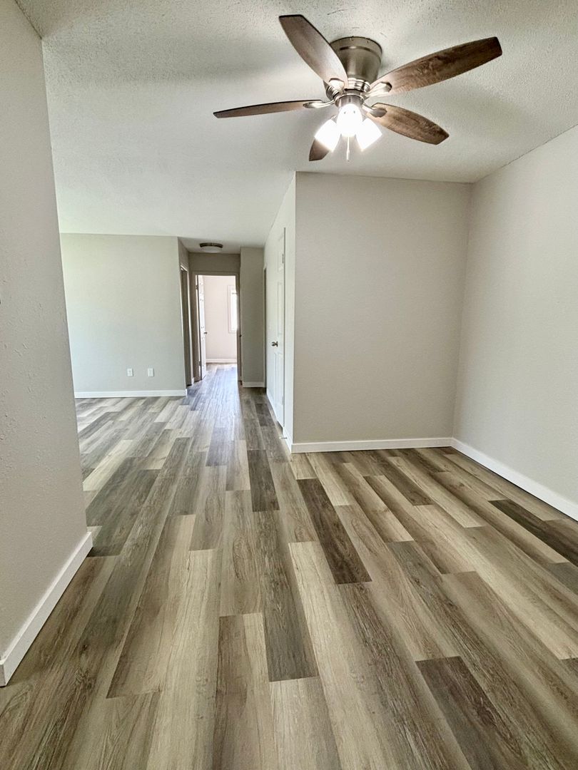 Waterloo Apartment: 405 W Donald St