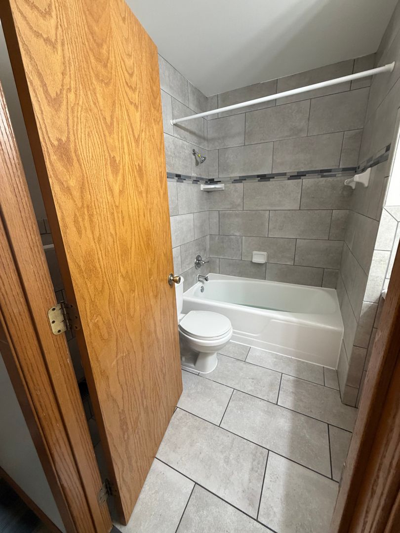 Rochester Apartment: 1892 - 1898 20th St NW