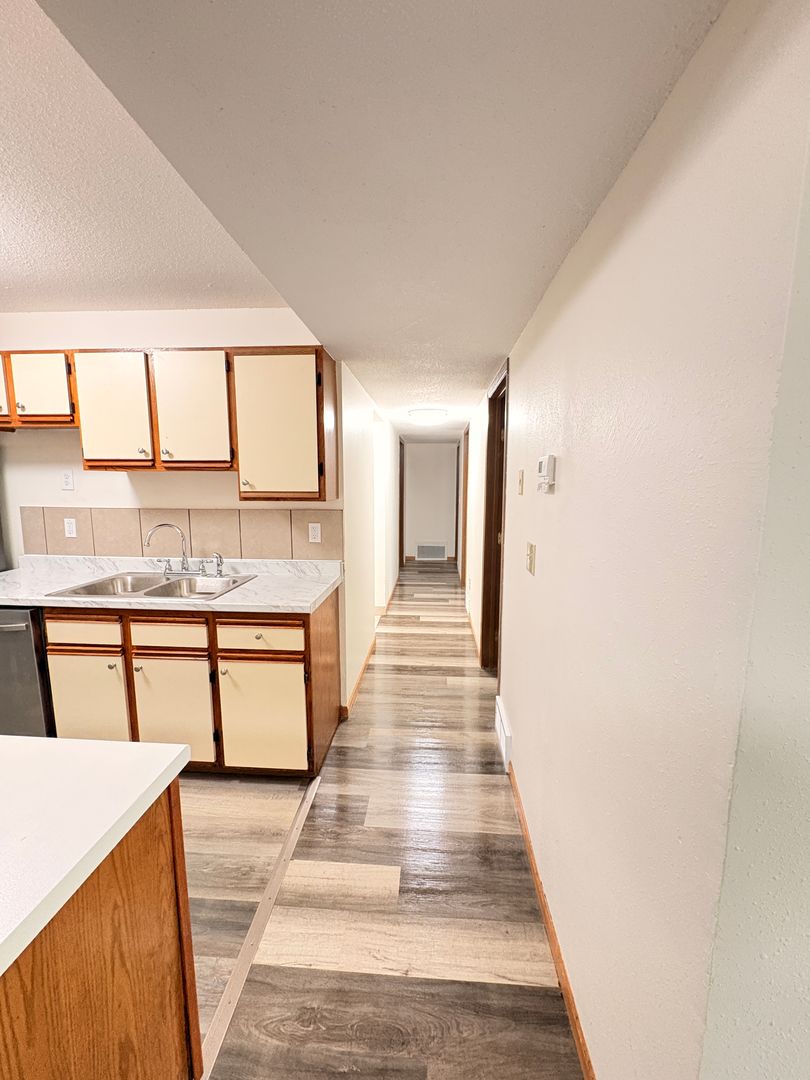 Saint Cloud Apartment: 1510 9th Ave S