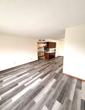 4-Bedroom Apartment Near The Mississippi River!
