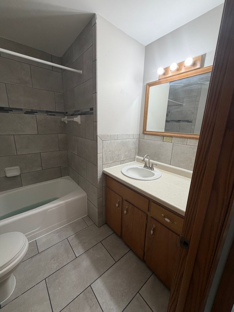 Rochester Apartment: 1892 - 1898 20th St NW