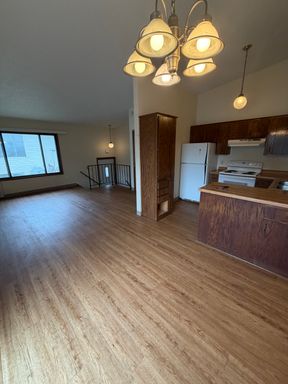 Luxury Vinal Floors 2-bed, 1-bath Townhome with a Garage Stall! – photo 1