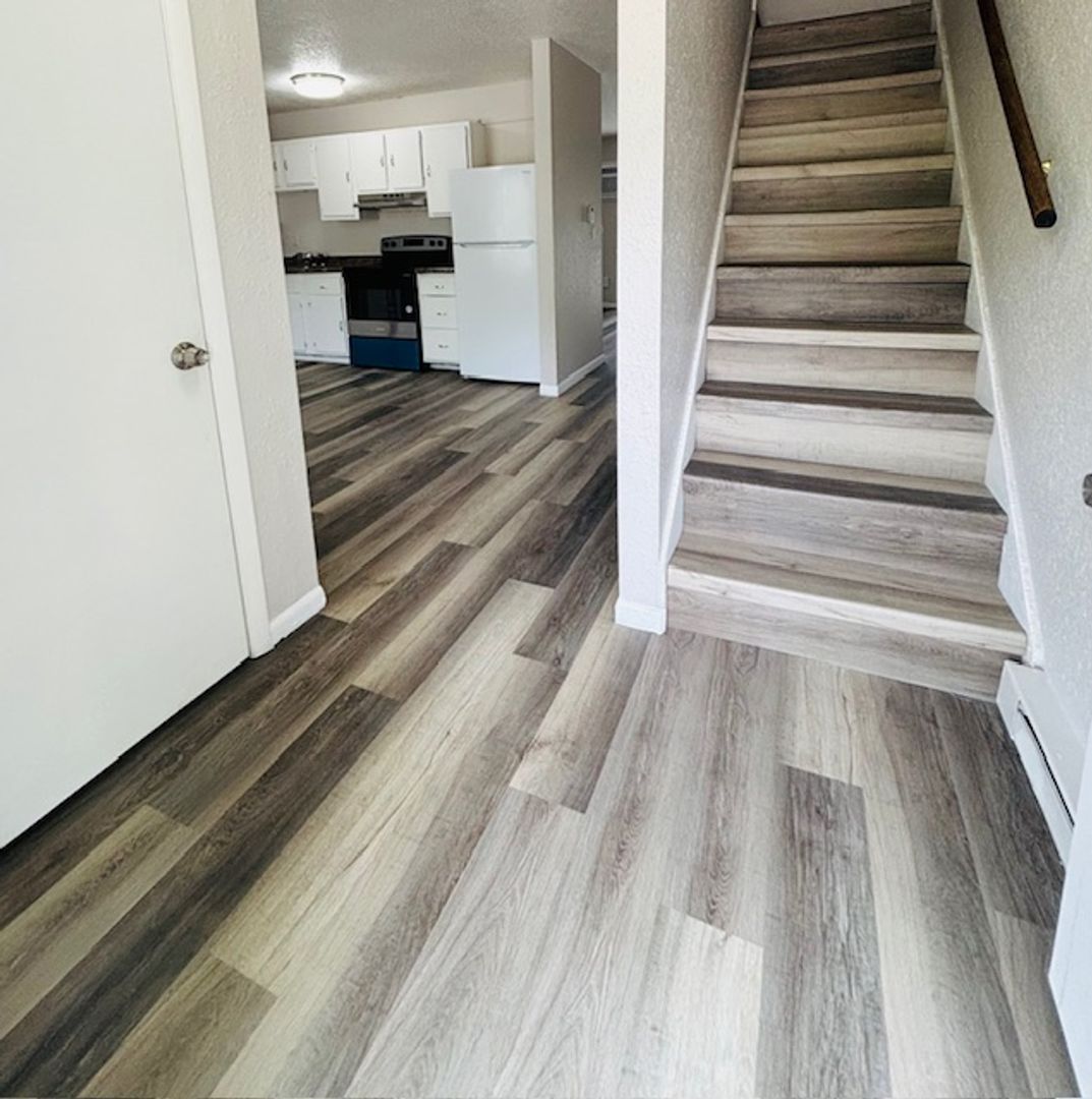 Waterloo Apartment: 405 W Donald St