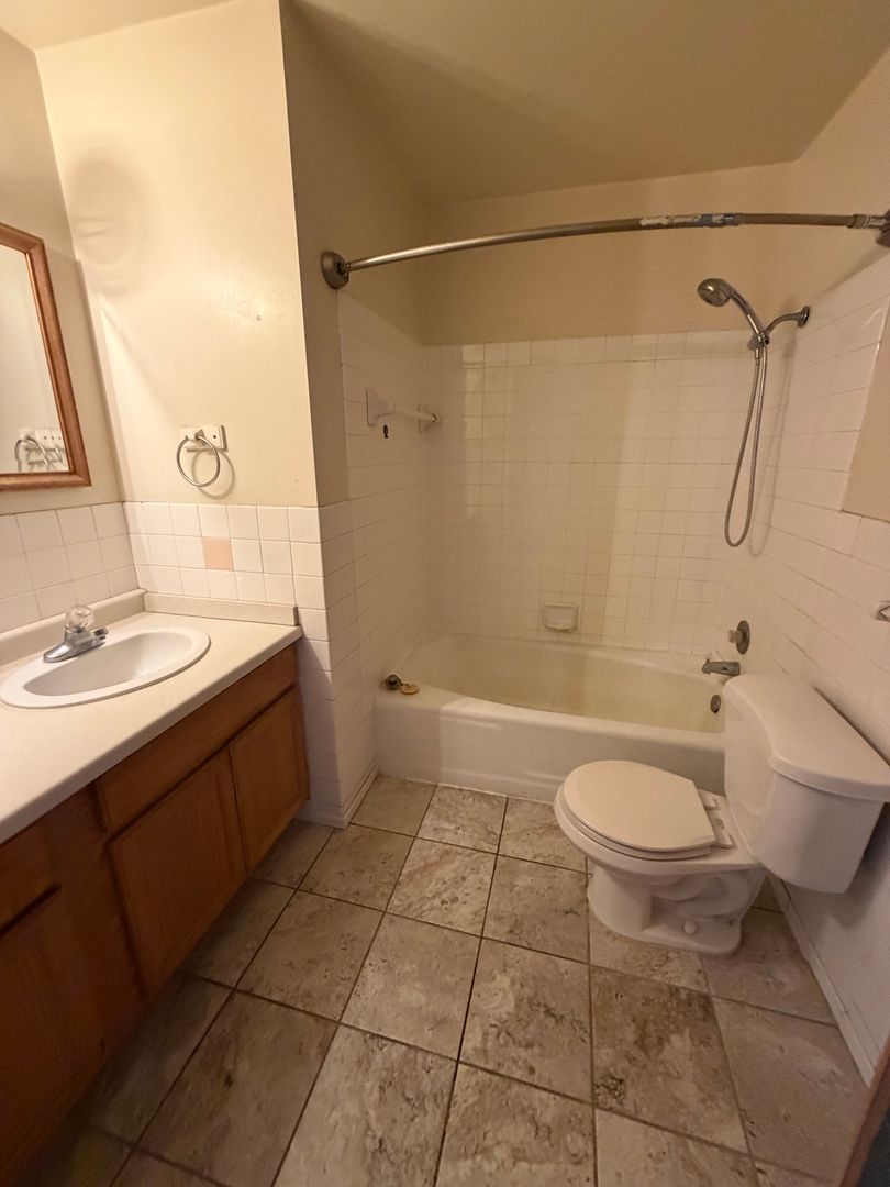 Rochester Apartment: 1892 - 1898 20th St NW