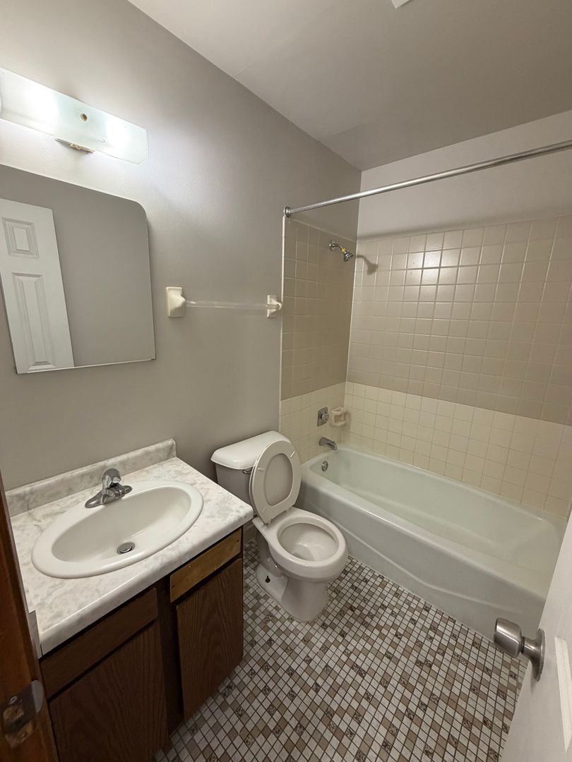 Rochester Apartment: 1463 - 1537 6th Ave SE