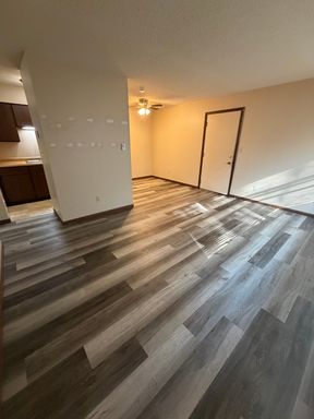 Upper Level 2-Bed, 1-Bath with a Garage Stall! – photo 1