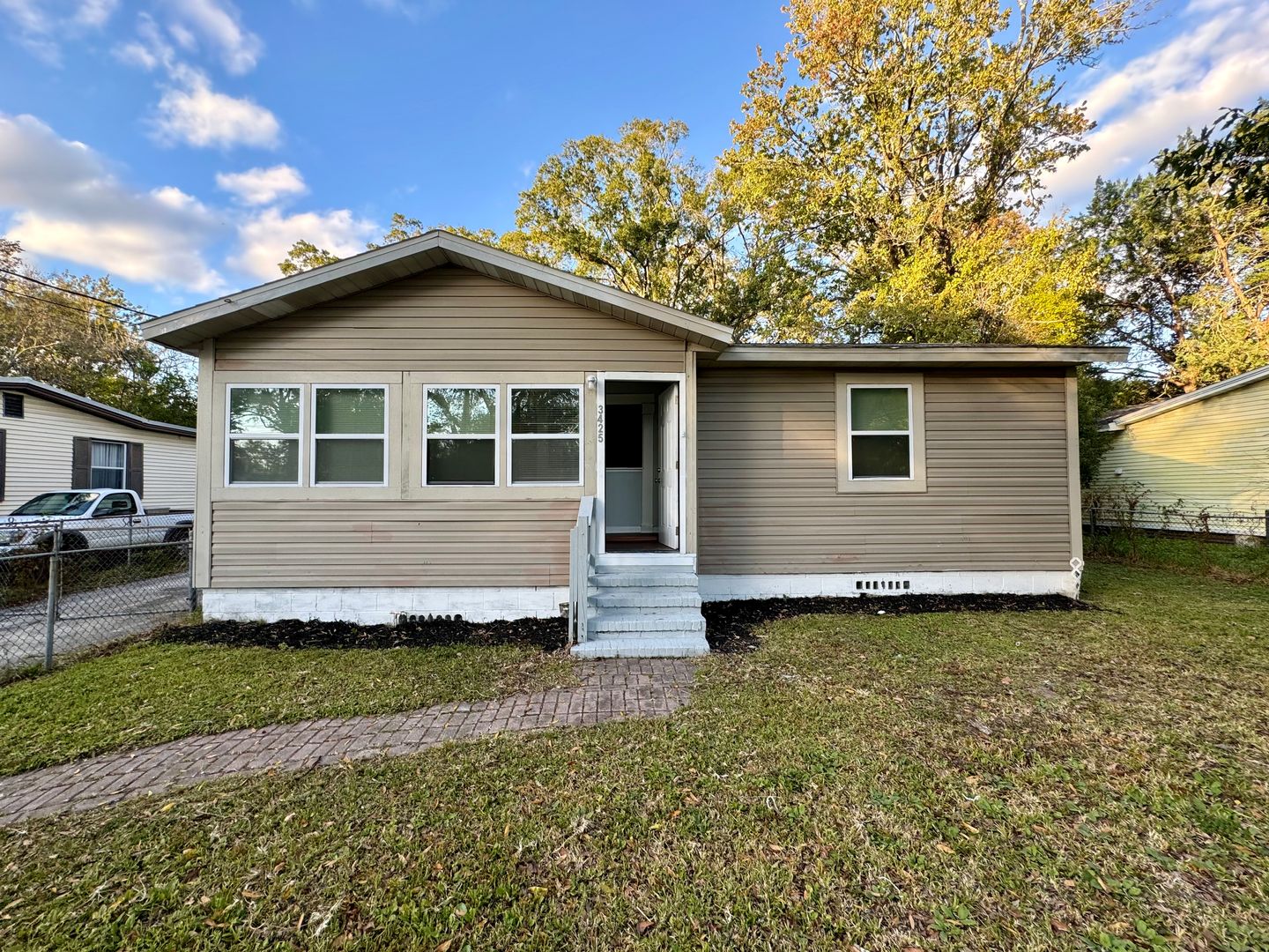 Jacksonville House: 3425 Greenbrier Dr