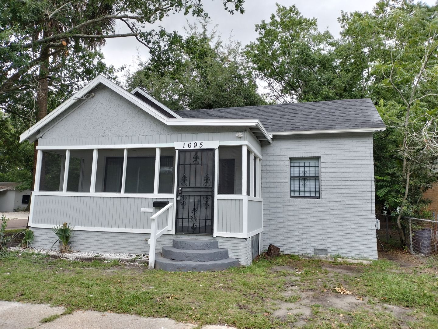 Jacksonville House: 1695 W 2nd Street