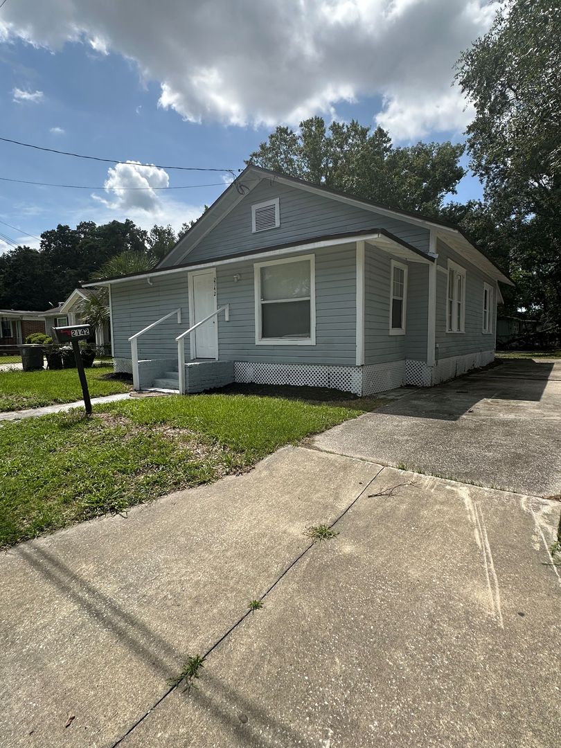 Jacksonville House: 2142 w 15th Street
