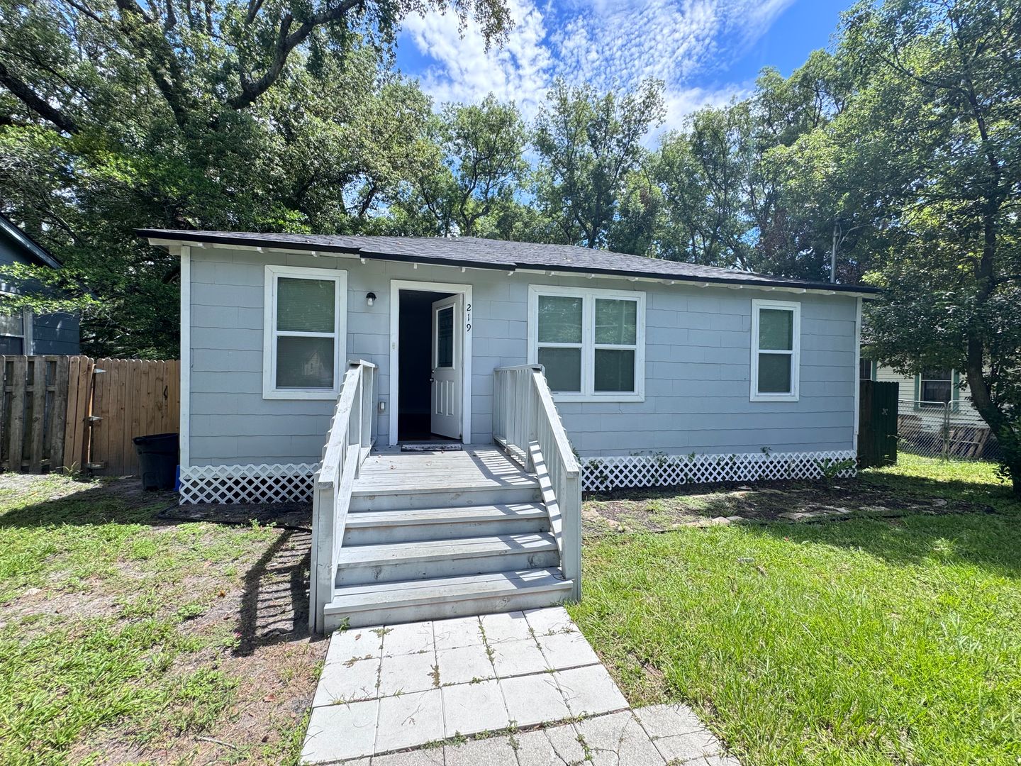 Jacksonville House: 219 Cherokee Street