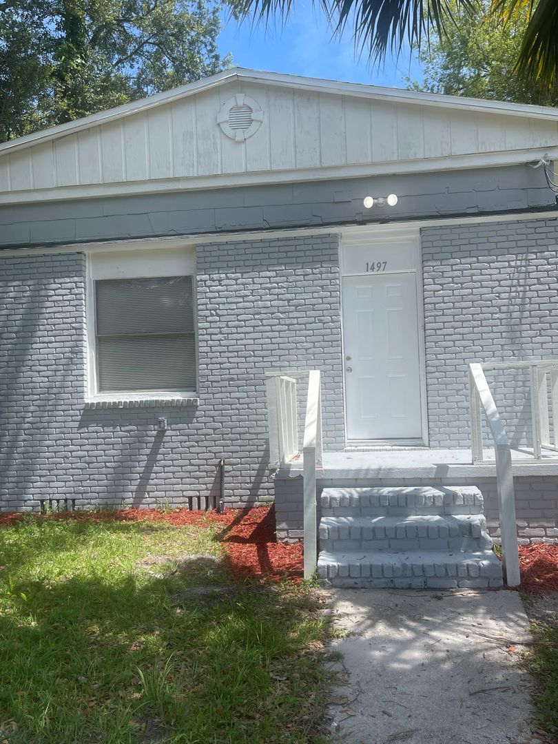 Jacksonville House: 1497 W 30th Street