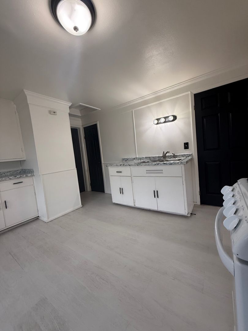 Milwaukee Apartment: 5116 N 32nd St