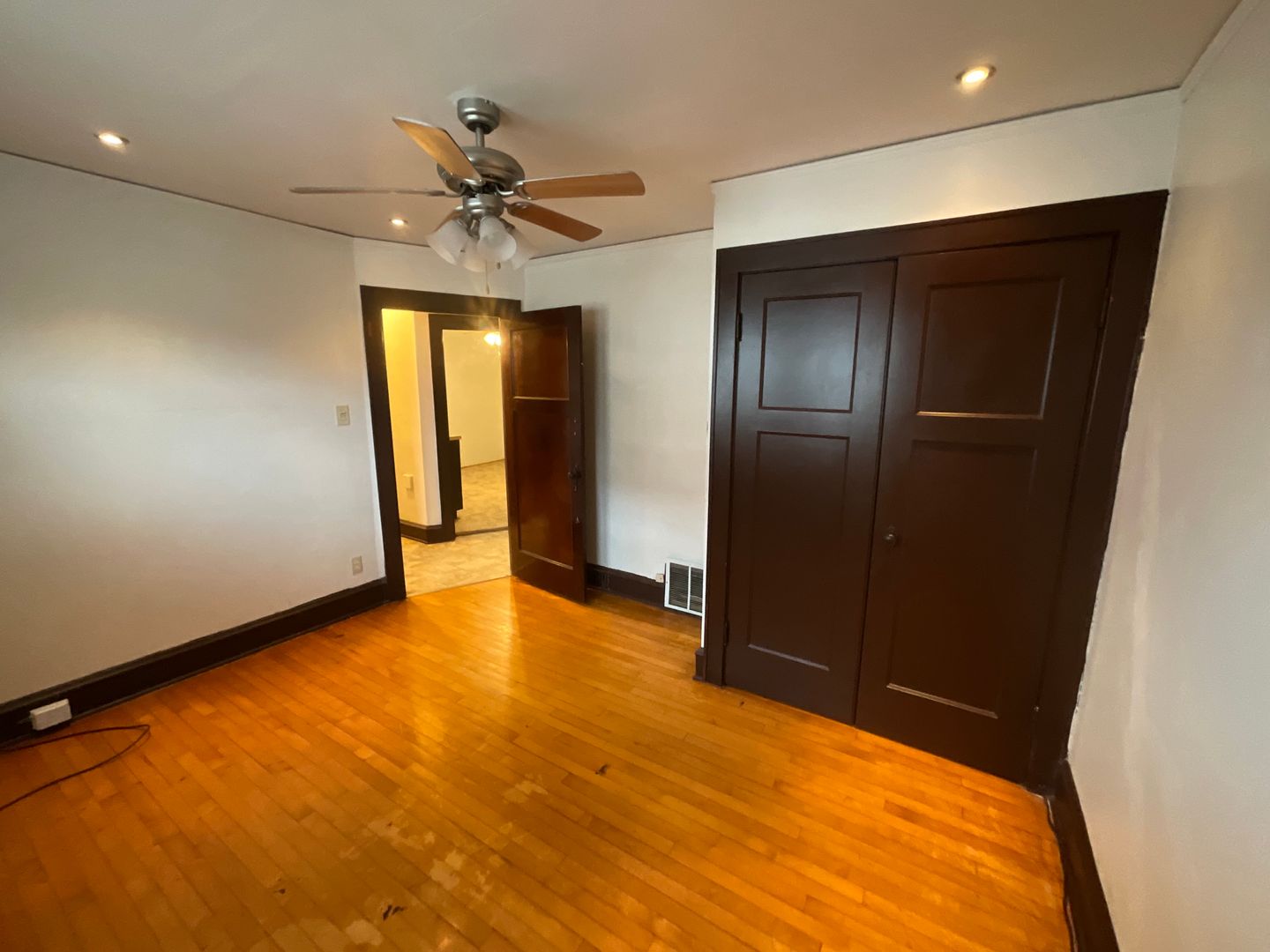 Milwaukee Apartment: 5328 N 35th St