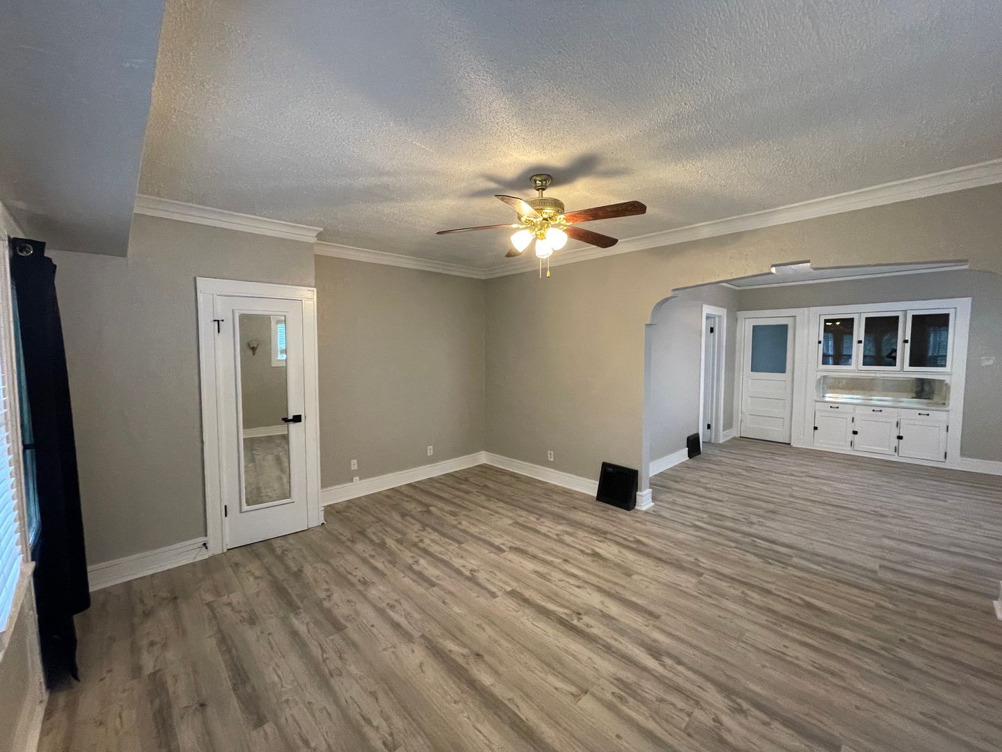 Milwaukee Apartment: 2960 N 6th St