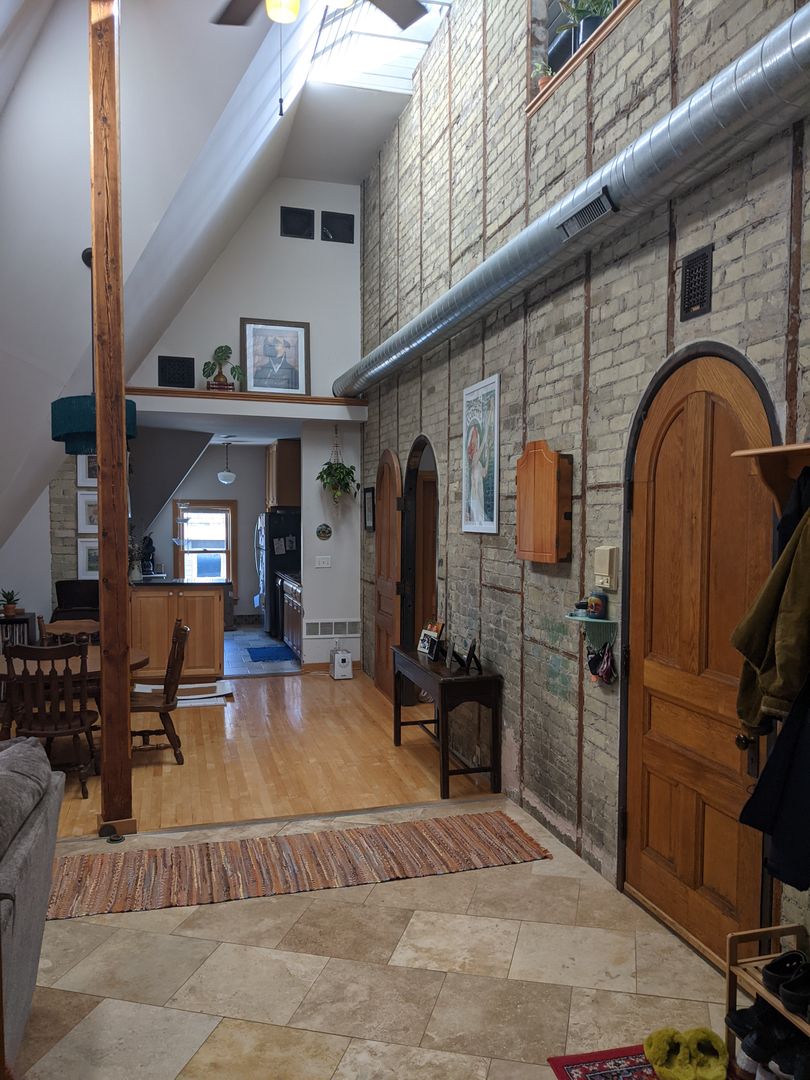 Milwaukee Apartment: 1948 N 2nd St