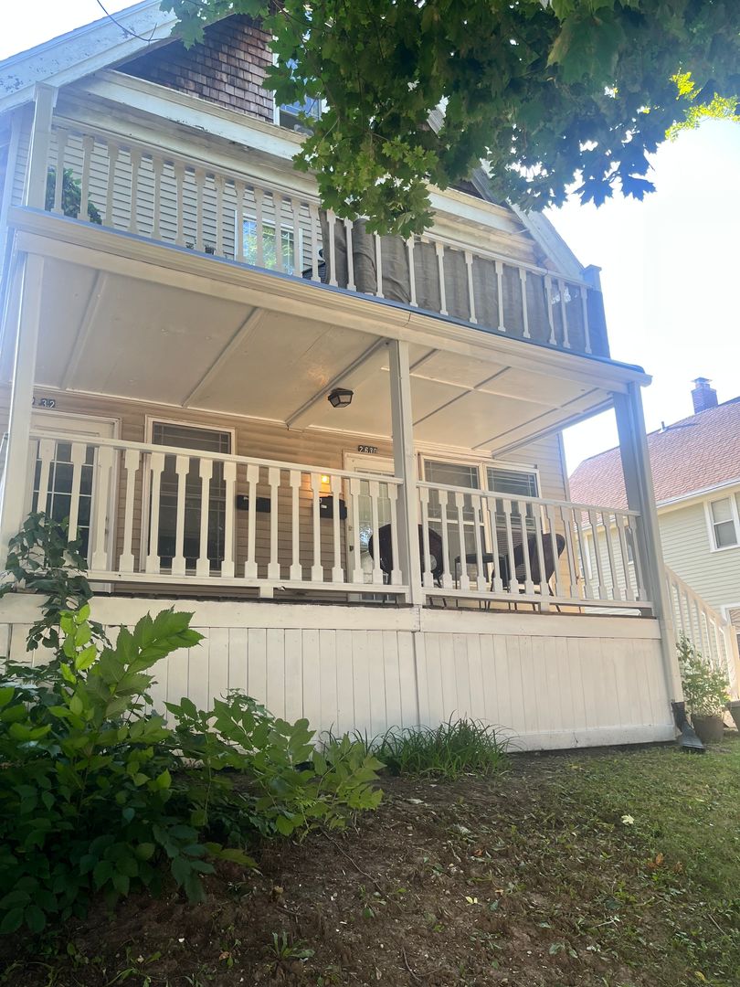 Milwaukee Apartment: 2630 N Bartlett Ave