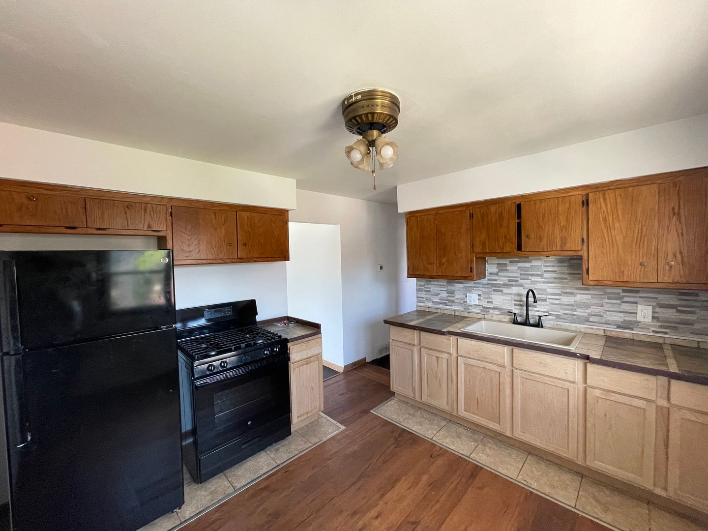 Milwaukee Apartment: 4820 N 91st St