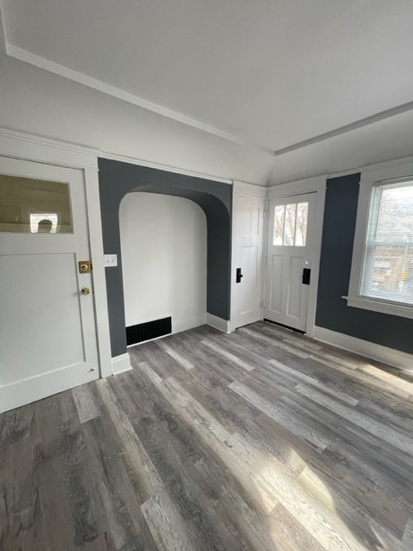 Milwaukee Apartment: 3211 N Buffum St