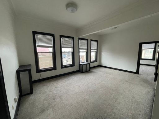 HUGE 2 Bed 1 Bath Apartment – photo 1