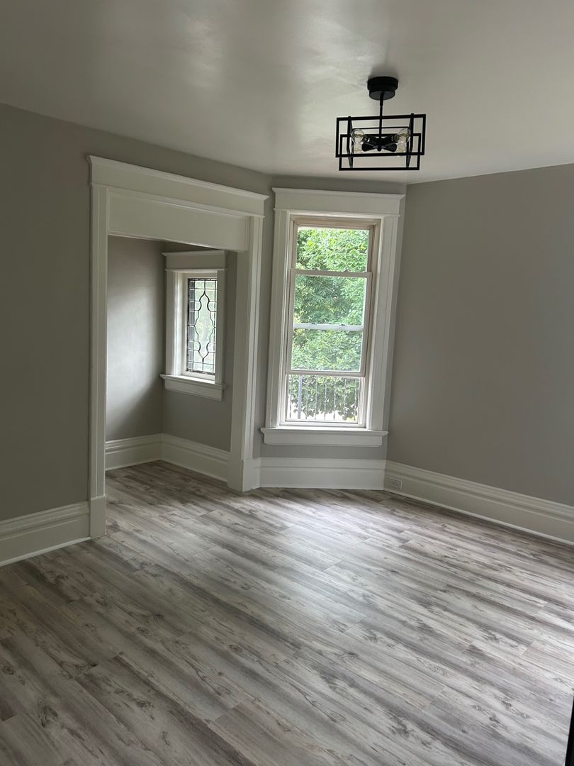 Milwaukee Apartment: 1675 N Marshall St