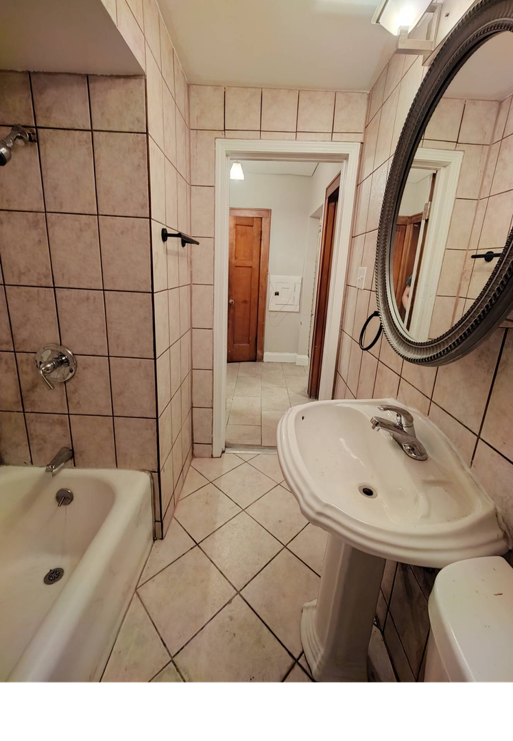 Milwaukee Apartment: 2445 N 50th St