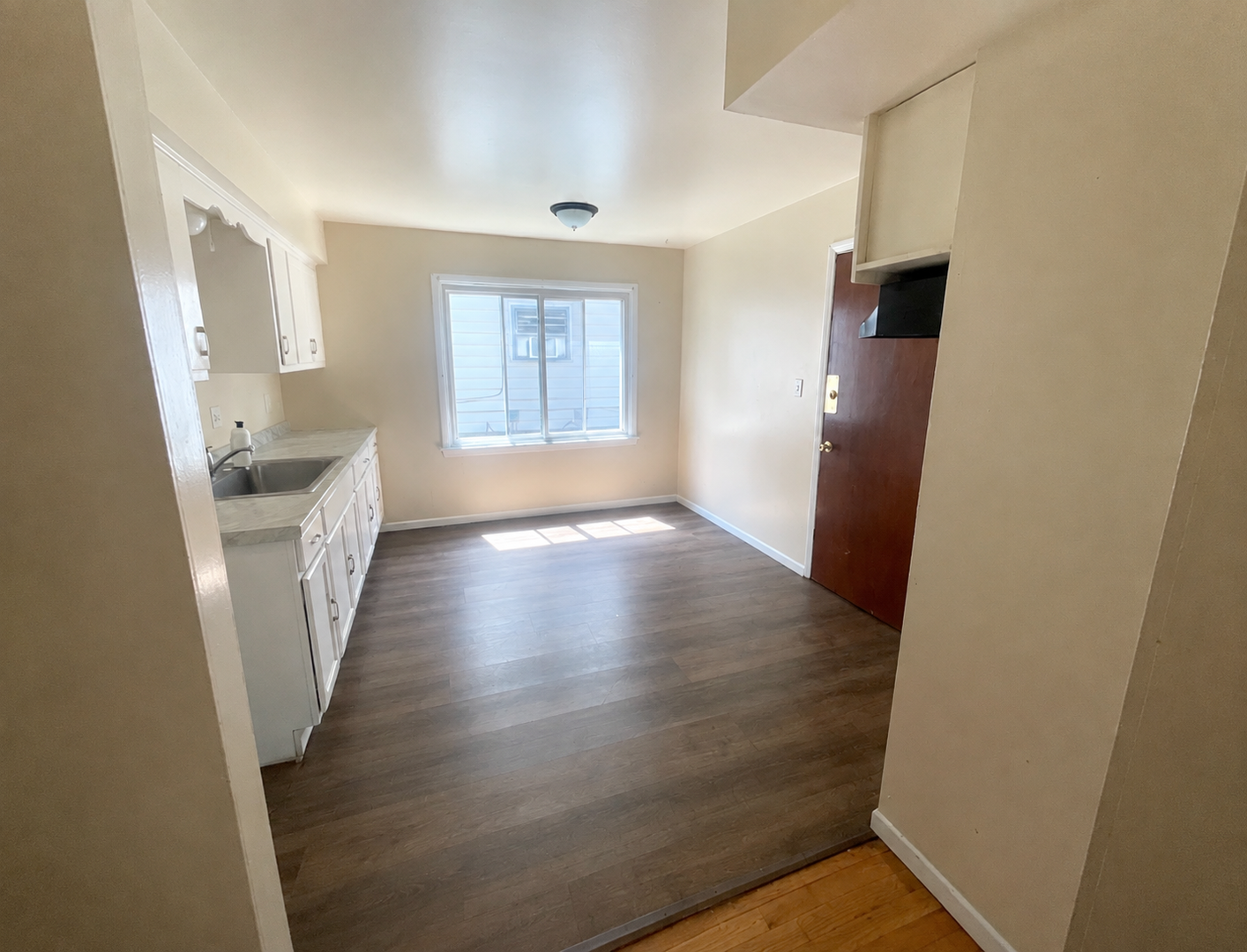 Milwaukee Apartment: 6408 N 58th St