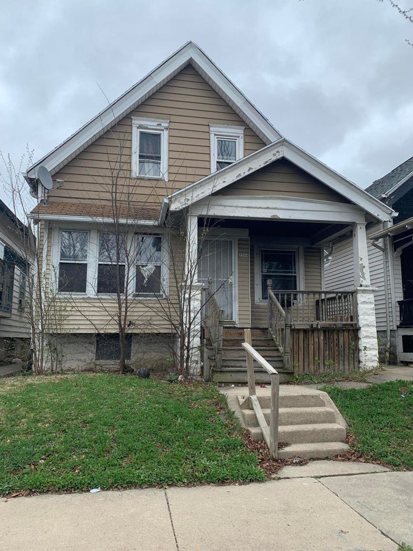 Milwaukee House: 3264 N 25th St
