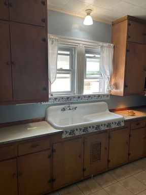 2 Bedroom 1 Bathroom Upper in Riverwest! – photo 1
