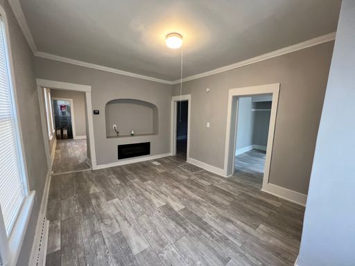 3-Bedroom Lower Unit in Sherman Park – photo 1