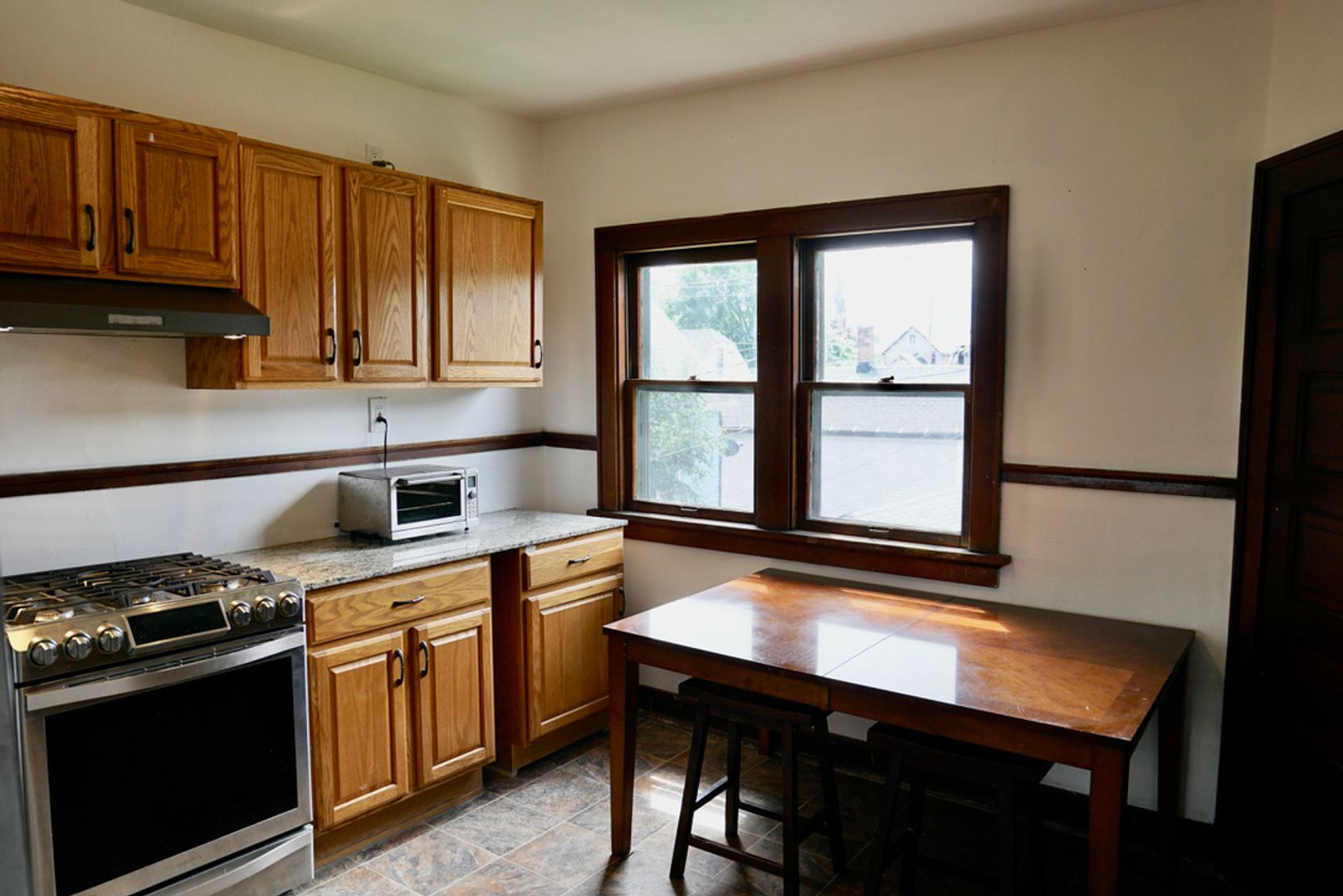 Milwaukee Apartment: 2519 W Cherry St